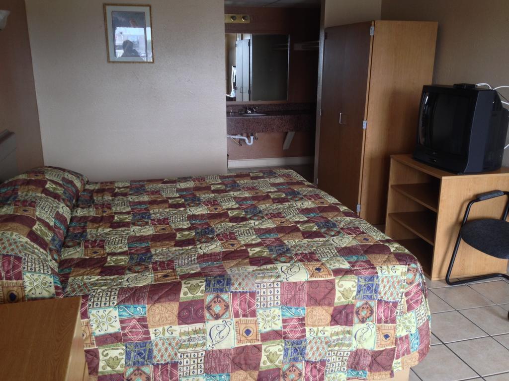 Austin Motor Inn Room photo