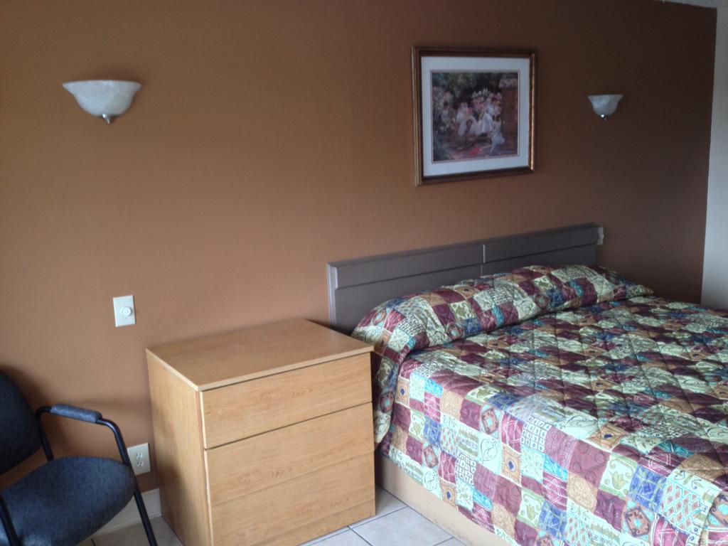 Austin Motor Inn Room photo