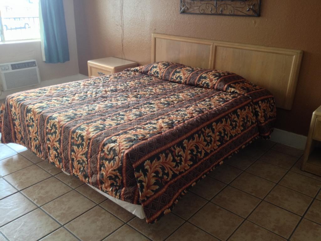 Austin Motor Inn Room photo